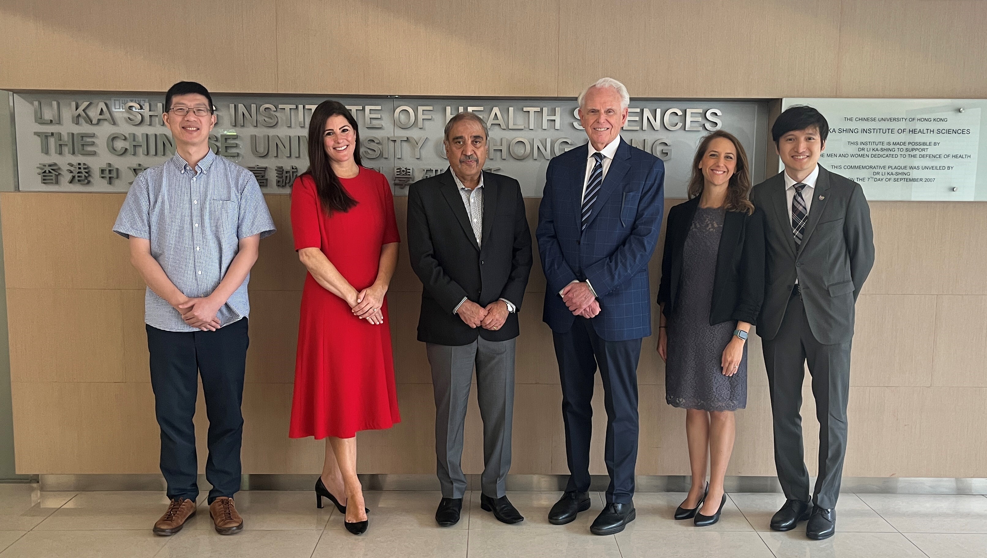 Dr Owen Ko (1st from right) and Prof Xiaodong Liu (1st from left) led the delegates of UCSD to tour around the Laboratory for Neuroscience and Laboratory for Cellular Signalling.