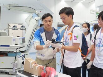 Visiting the Multi-Scale Medical Robotics Center