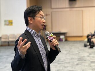 Dean CHIU delivered a lecture on “Innovation in Surgery - from Robotic to Endoluminal”