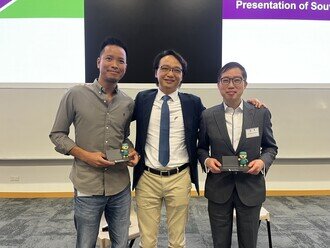 Prof Enders NG, Associate Dean (Alumni Affairs), moderated the Alumni Sharing Session on “Humanitarian Frontiers”, Dr Dexter LEUNG and Dr Akin CHAN shared their valuable experiences about their humanitarian works