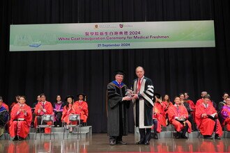 Souvenir Presentation to Professor Gilberto Ka-kit LEUNG by Professor CHAN Wai Yee