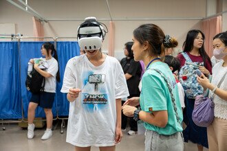 VR experience arranged by the Nethersole School of Nursing