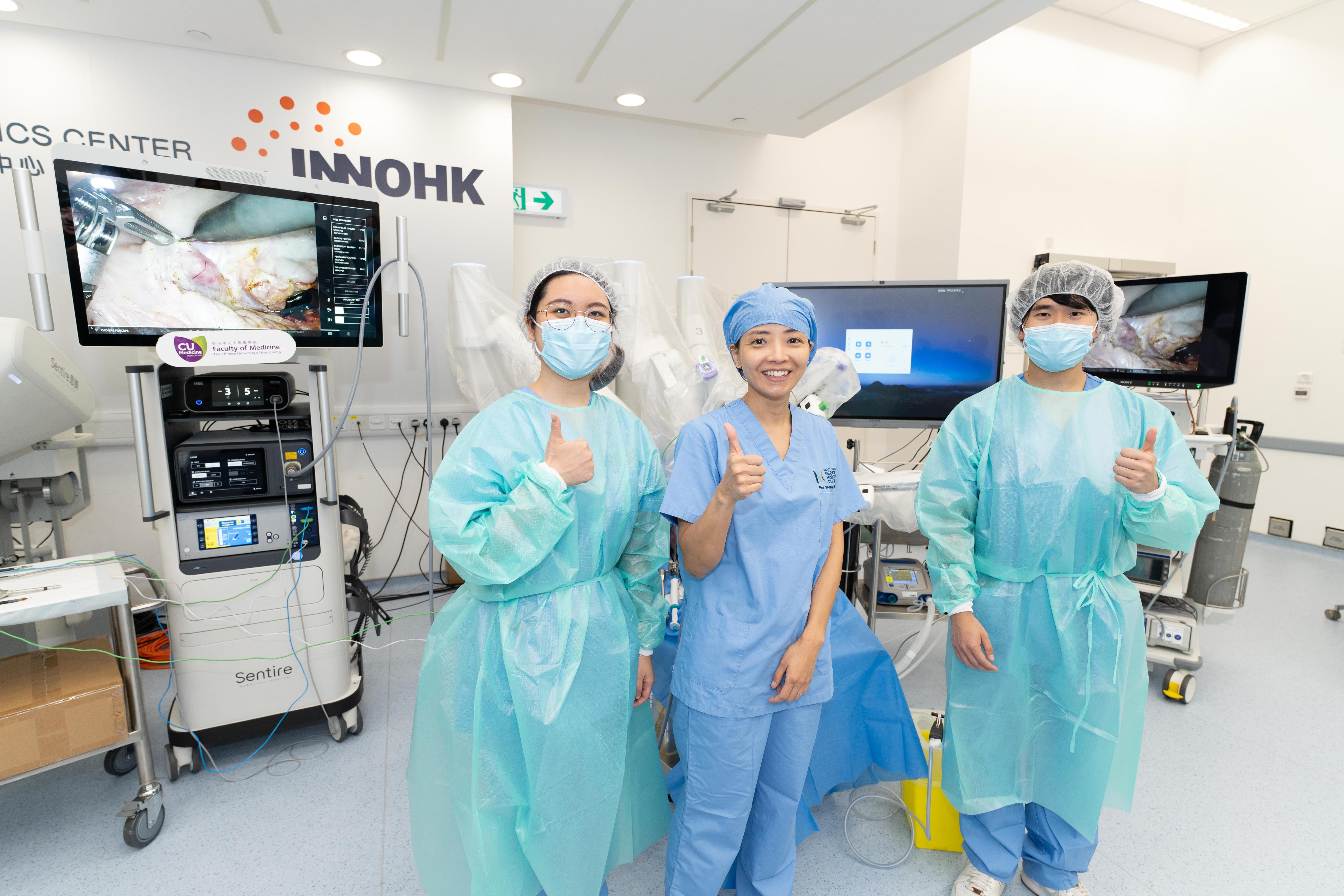 Featured in Hong Kong include (center in pic1b) Dr Shannon Melissa Chan, the surgeon representing Hong Kong, Assistant Professor in the Department of Surgery at CU Medicine; together with two assistants, both being medical students of CUHK.  